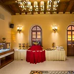 מלון Grand Palace &