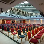 מלון Grand Palace &