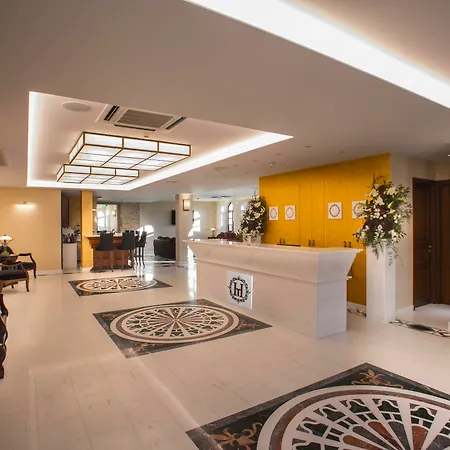 Grand Palace & 5* ميستراس