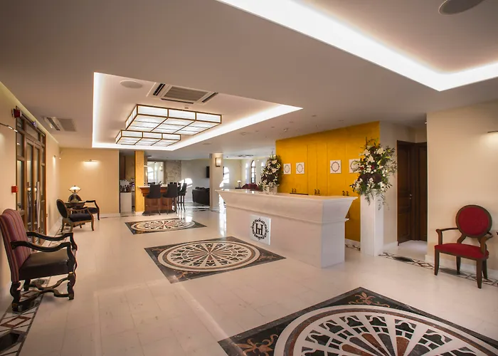 Grand Palace & 5* 미스트라스